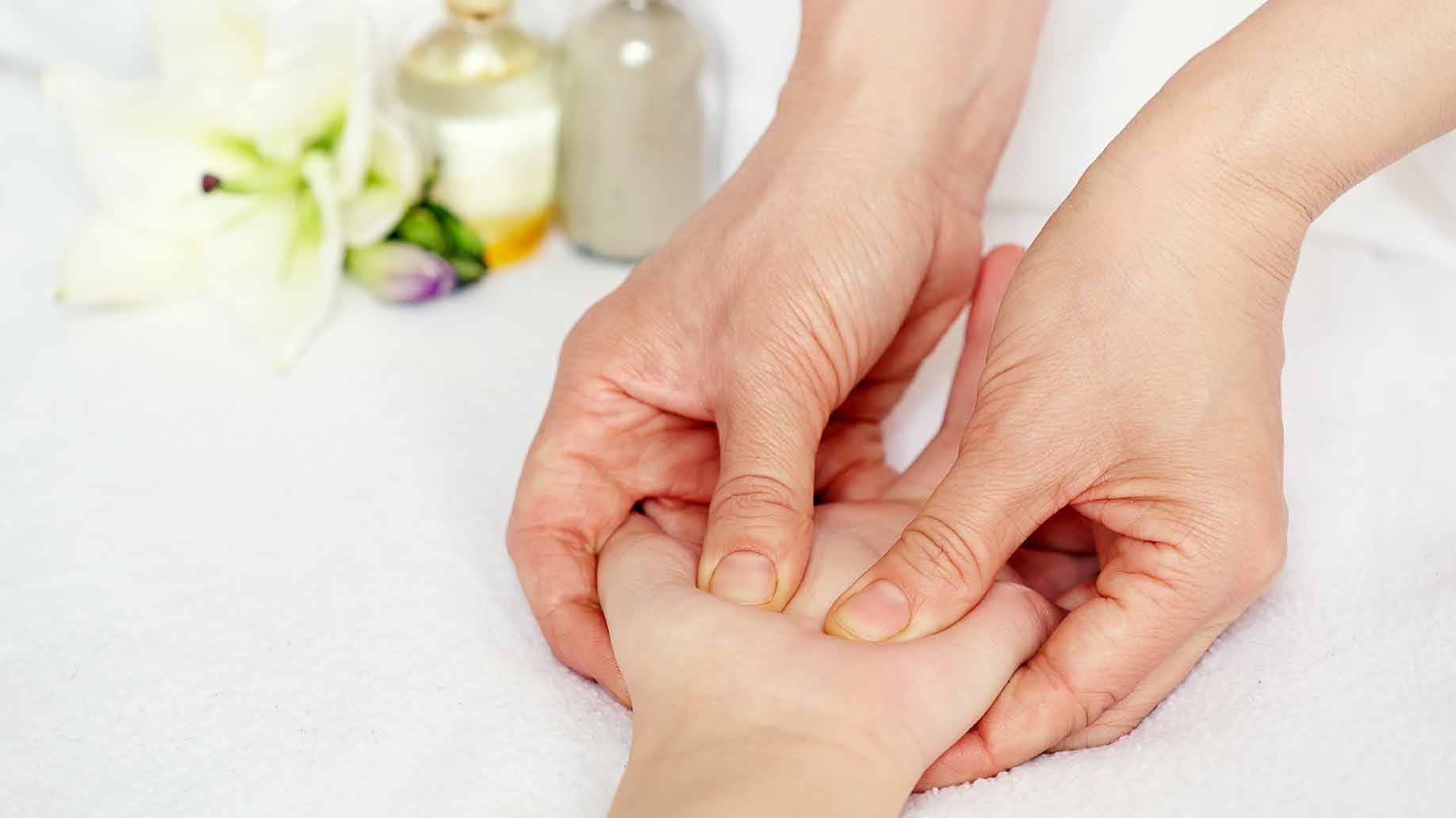 hand massage pressure points